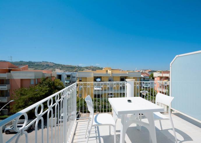 albapalace en modern-spacious-apartments-with-sea-view-alba-adriatica 022
