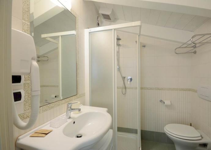 albapalace en modern-spacious-apartments-with-sea-view-alba-adriatica 014