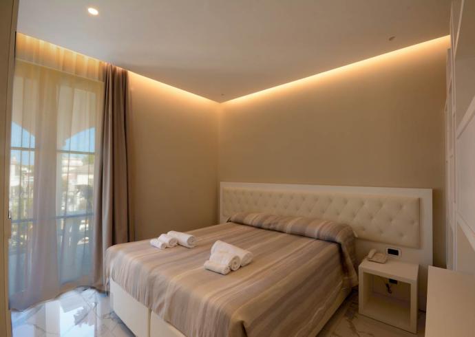 albapalace en modern-spacious-apartments-with-sea-view-alba-adriatica 017